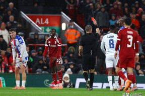 关于巴黎圣日耳曼迎英超关键赛；赛前队长鼓劲；质疑声仍在；身体对抗强度拉满的信息